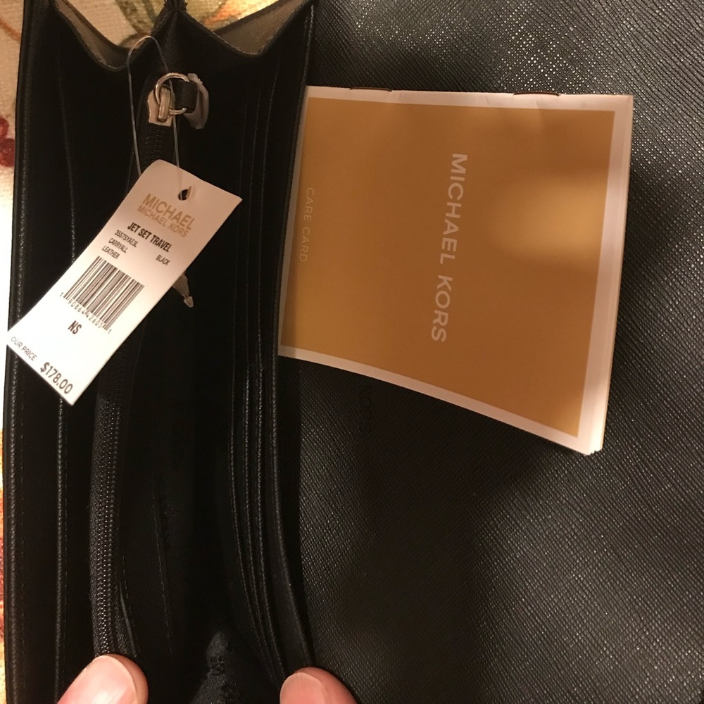 New Michael Kors Jet Set Carryall/Wallet.  New with tags.  Color is black. - Picture 3 of 4